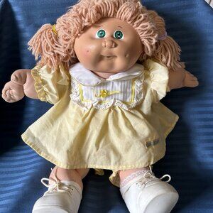Cabbage Patch Doll 1985 with Light Brown Hair and Green Eyes in Original Outfit